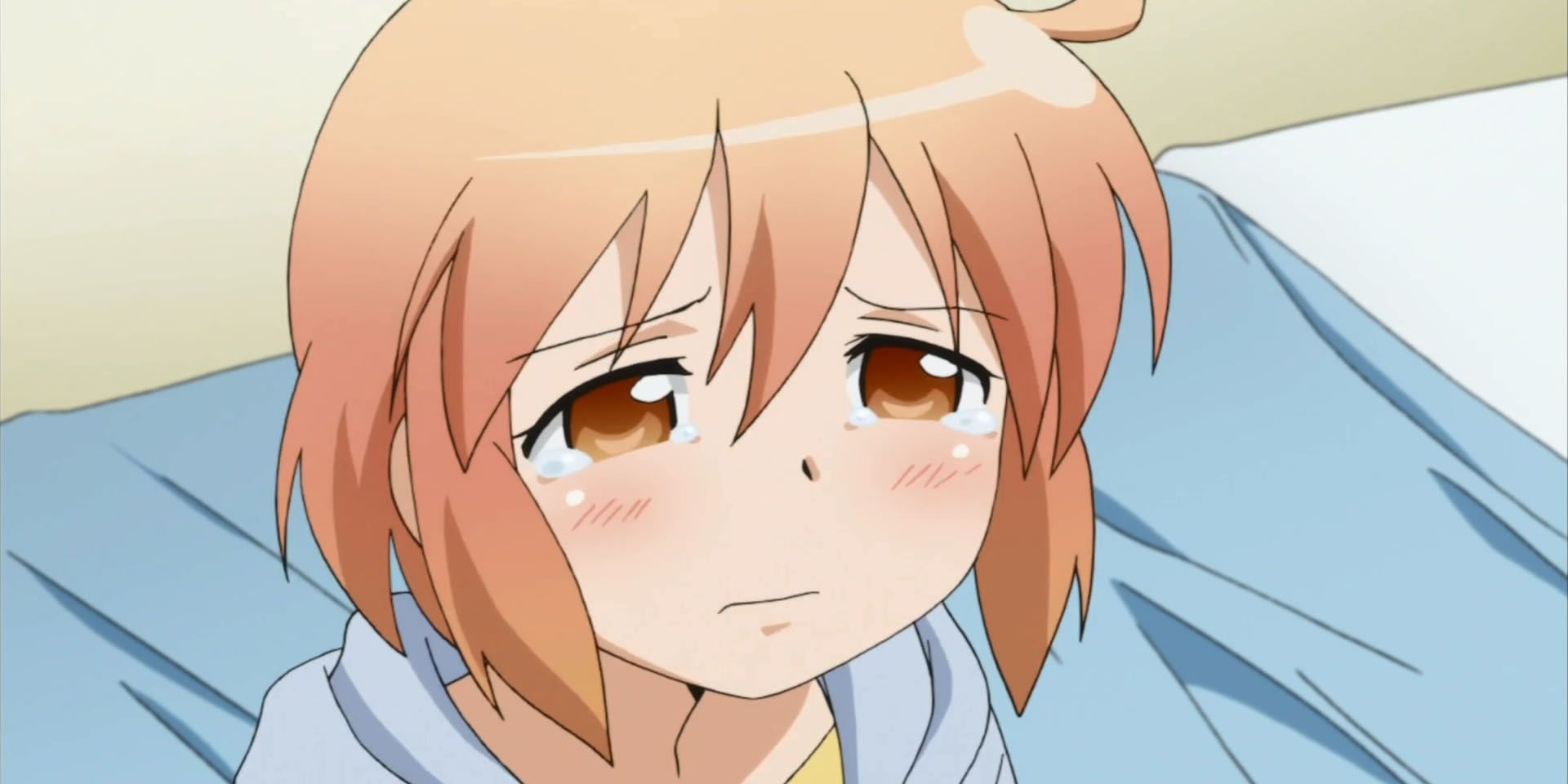تنظر هاروكا كوتورا إلى كوتورا-سان وهي تبكي.
