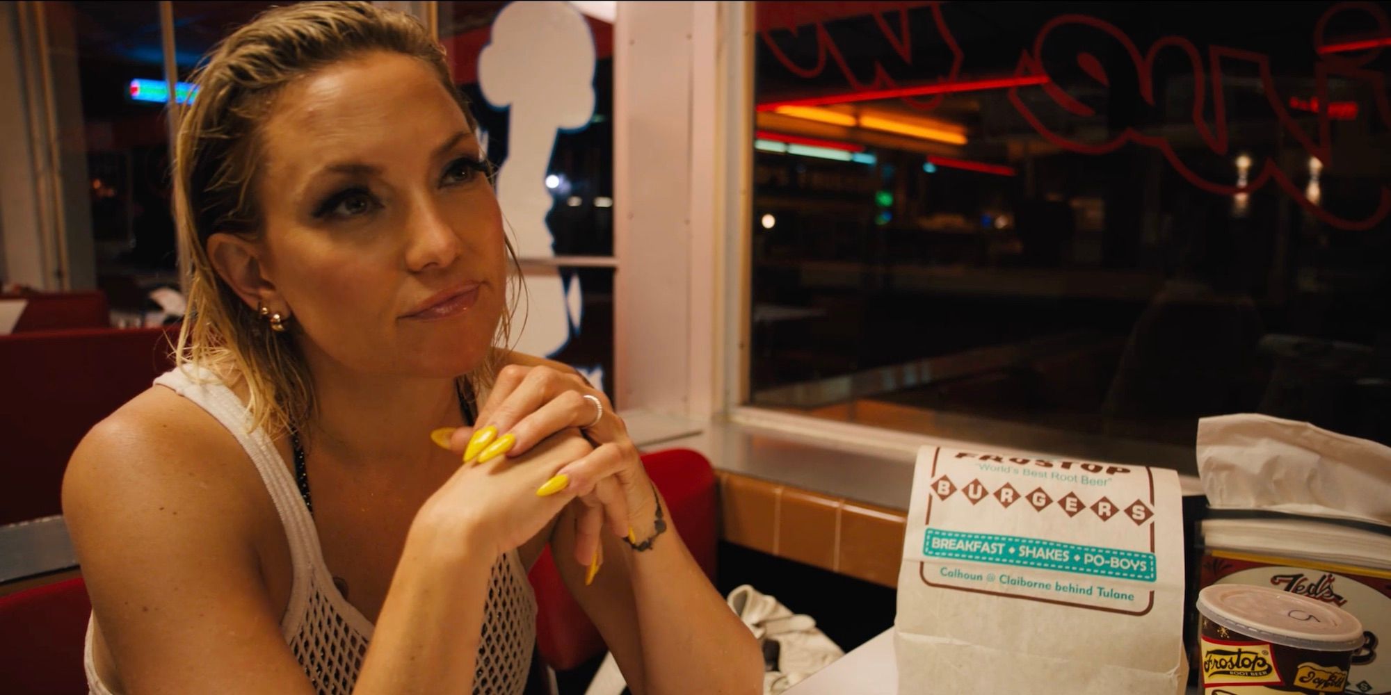 Kate Hudson with slicked back hair in a diner in Mona Lisa And The Blood Moon