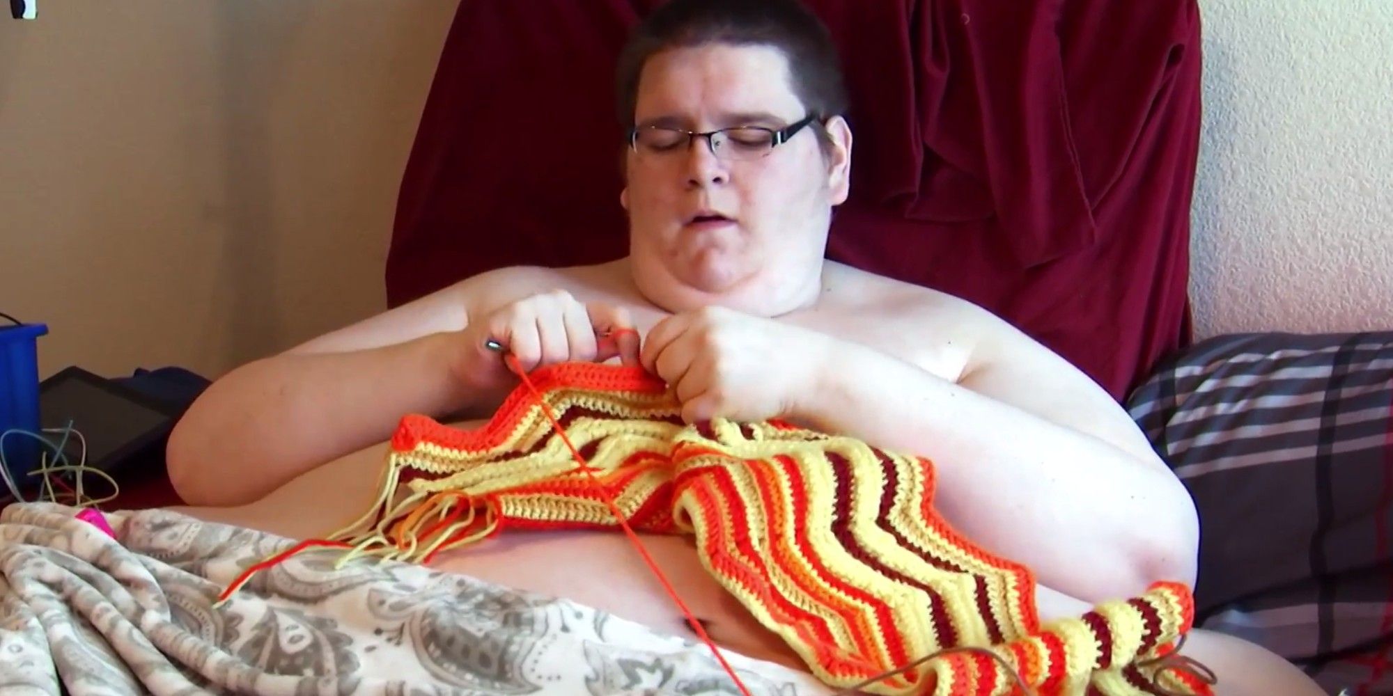 sean milliken my 600 lb life in bed crocheting CROPPED