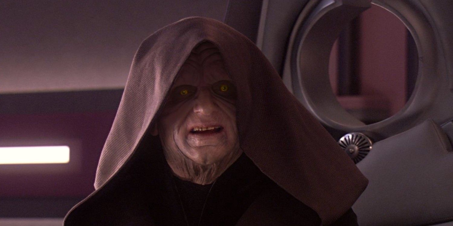 Palpatine olha para frente com olhos Sith e uma expressão misteriosa em Revenge of the Sith