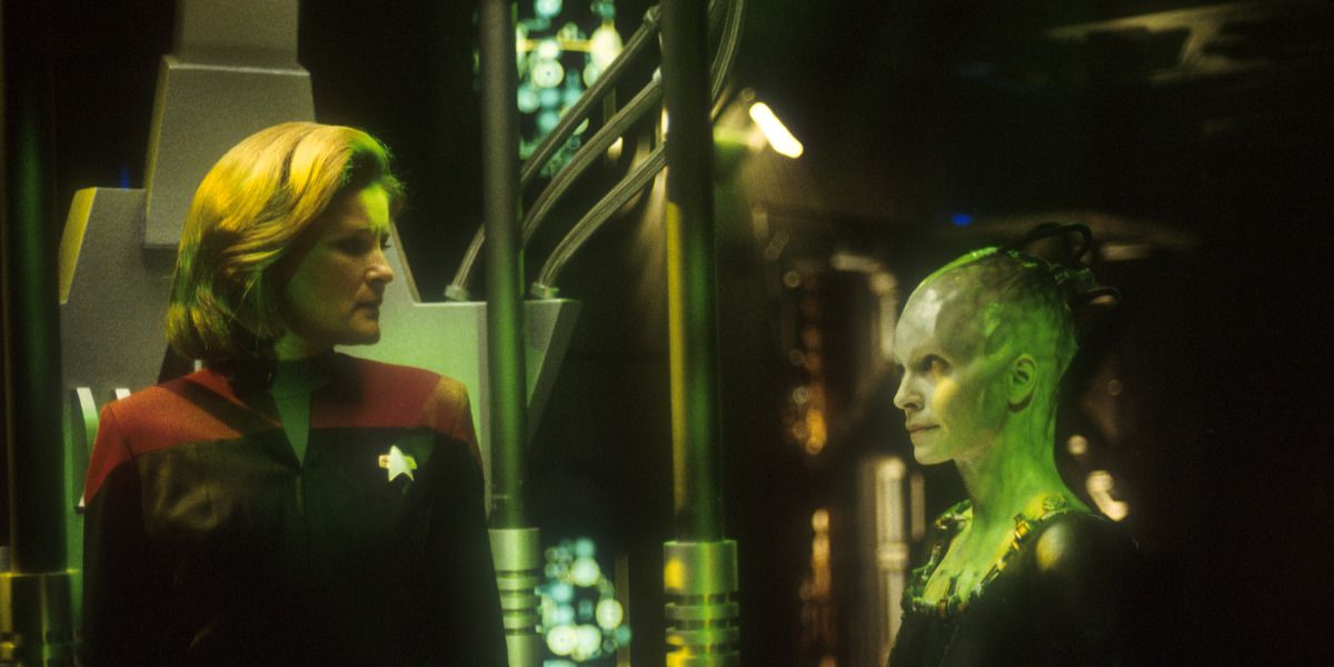 Gambar Kapten Janeway dan Ratu Borg ditampilkan.