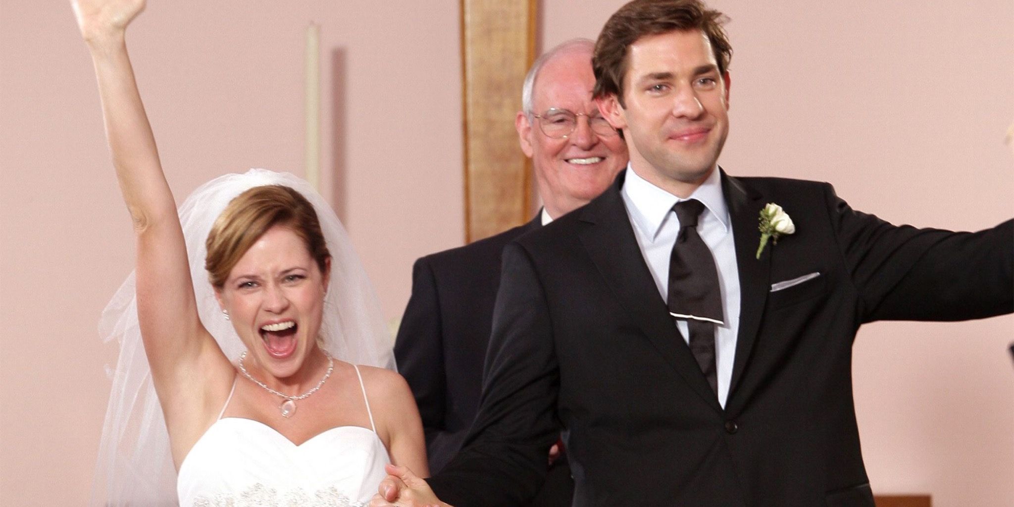 Uma foto do casamento de Pam (Jenna Fischer) e Jim (John Krasinski) em The Office (2005-2013)