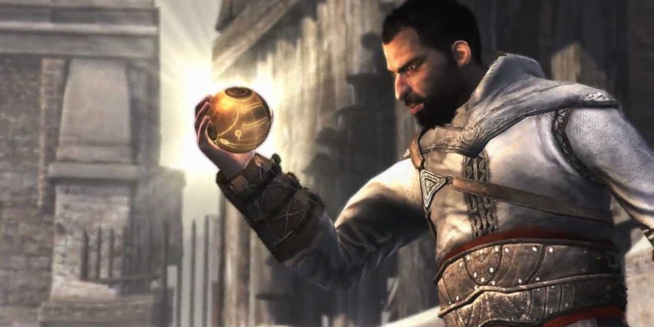 Abbas Sofian nắm giữ Apple of Eden trong Assassin's Creed Revelations