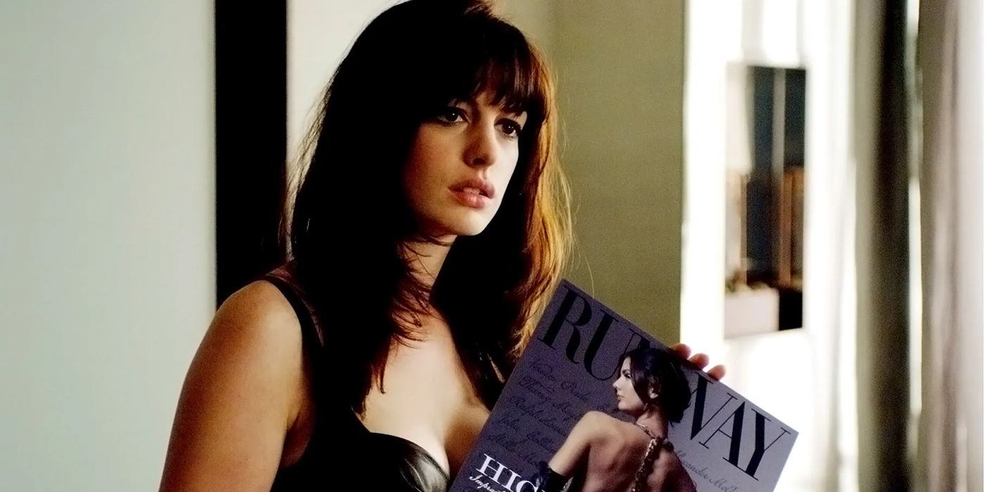 Anne Hathaway as Andy Sachs holding a magazine in The Devil Wears Prada