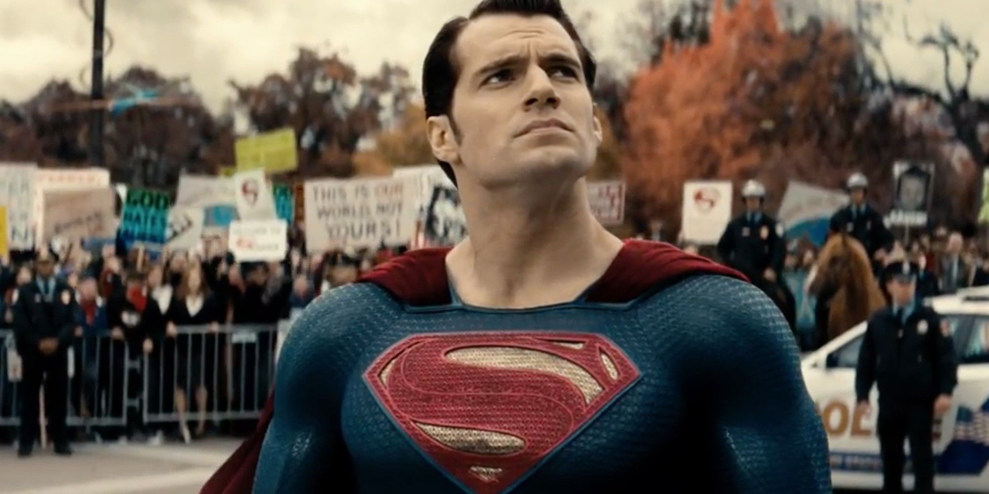 Superman se aproximando do congresso em Batman V Superman: Dawn Of Justice (2016)
