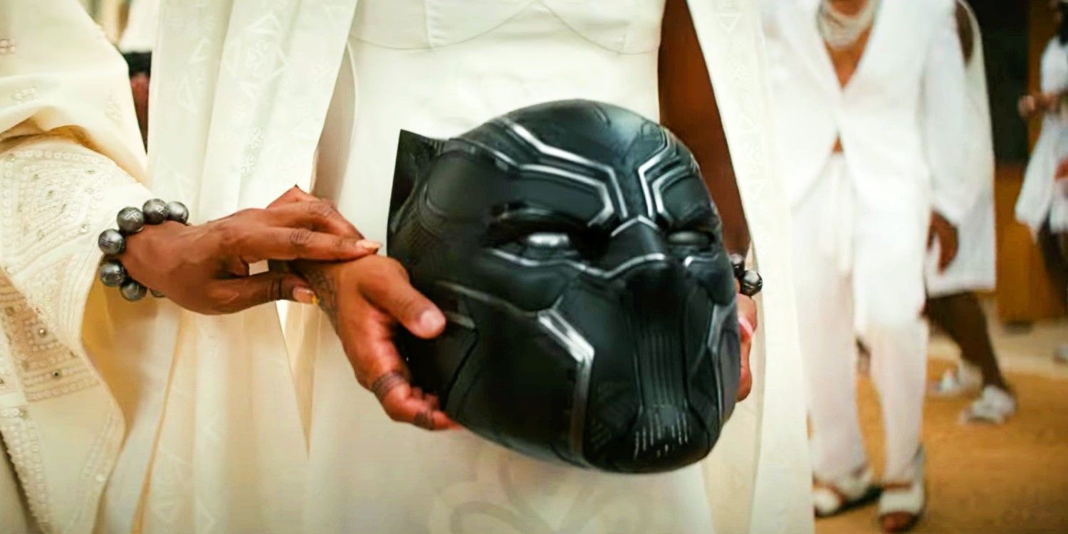 Black Panther mask in Black Panther Wakanda Forever