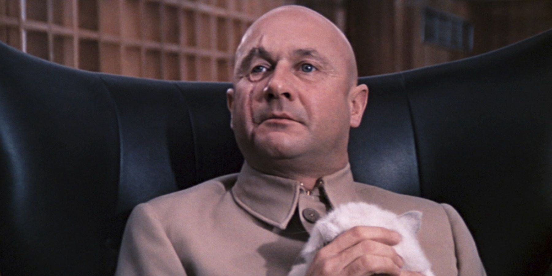 Blofeld-stroking-his-cat-in-You-Only-Live-Twice-2