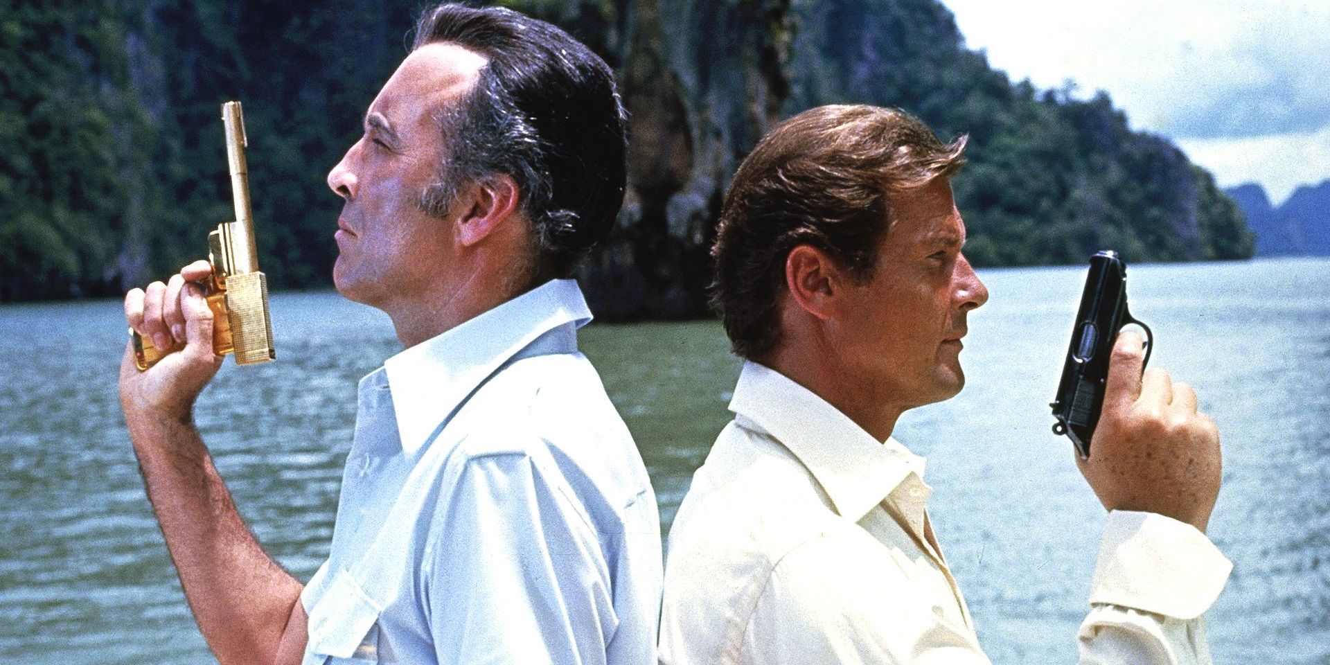 Bond e Scaramanga juntos em O Homem da Pistola de Ouro