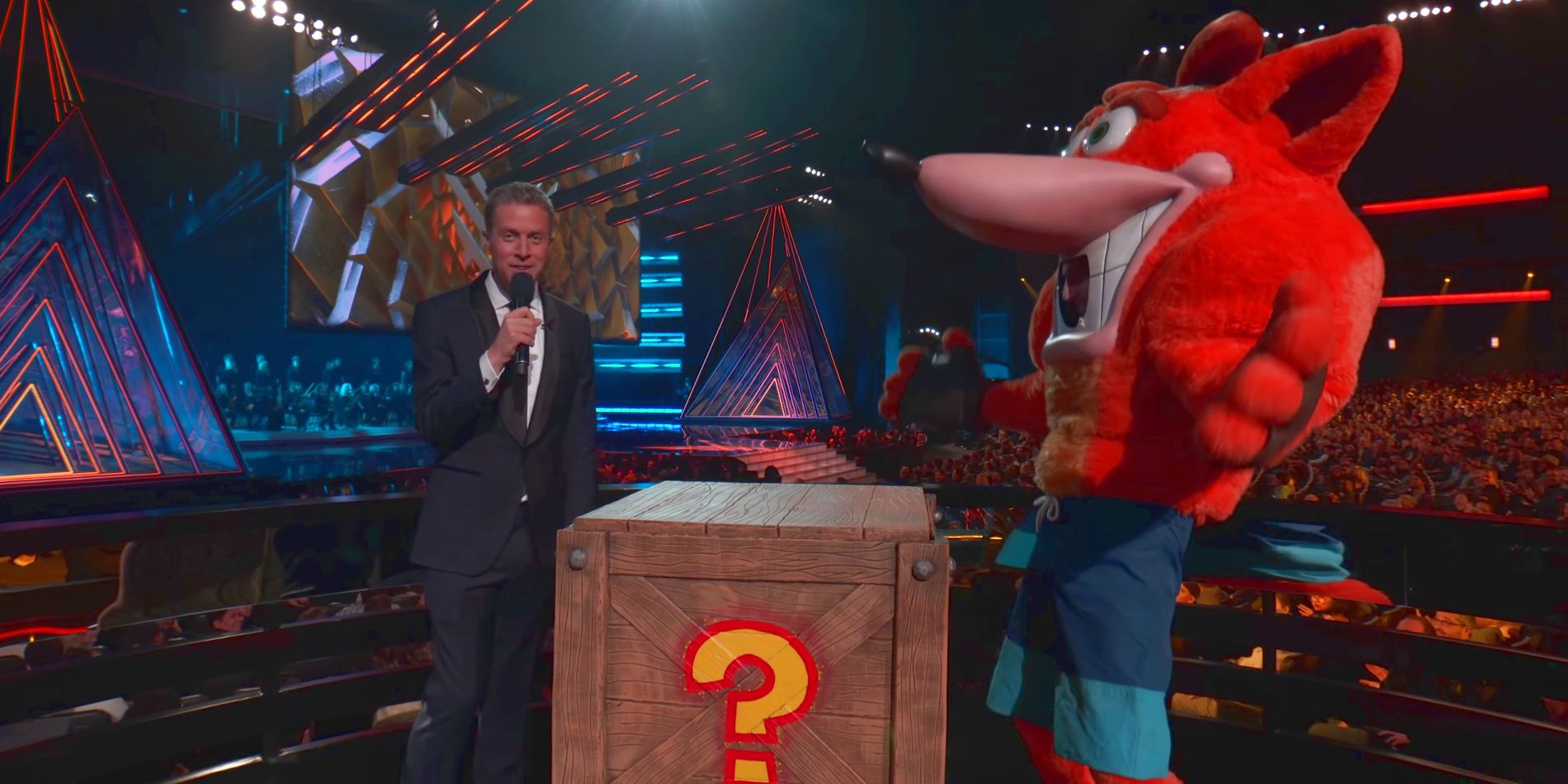 Crash Bandicoot joined Geoff Keighley on The Game Awards 2018 to announced the Crash Team Racing remake.