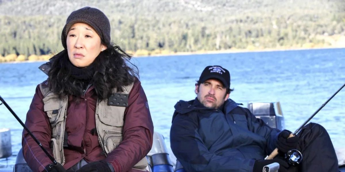 Cristina Yang e Derek Shepherd em Grey's Anatomy em um barco, pescando