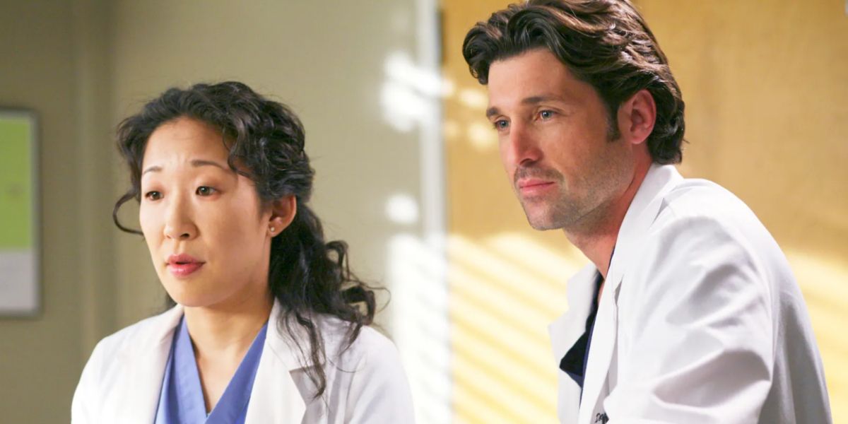 Cristina Yang e Derek Shepherd em Grey's Anatomy em jalecos
