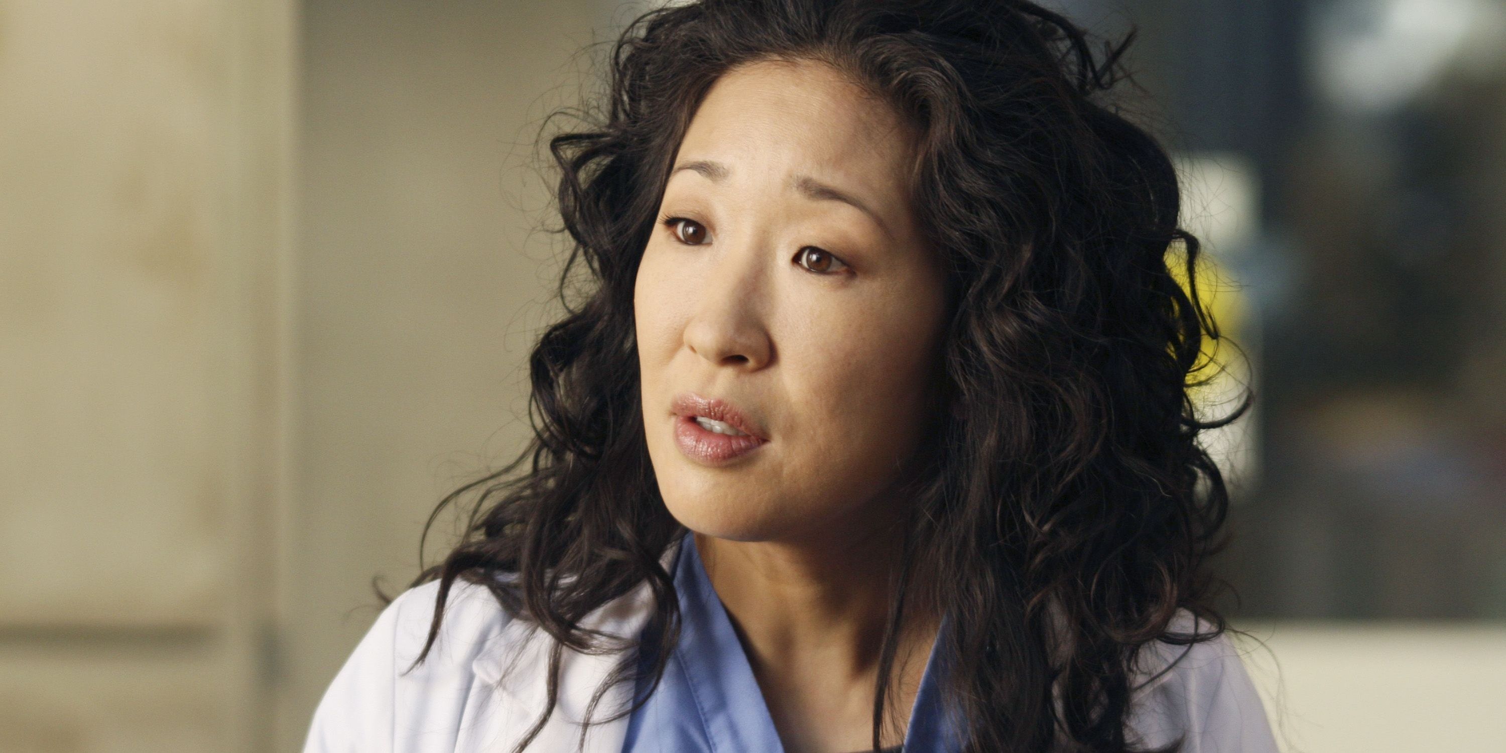 Cristina Yang em uma enfermaria de hospital em Grey's Anatomy