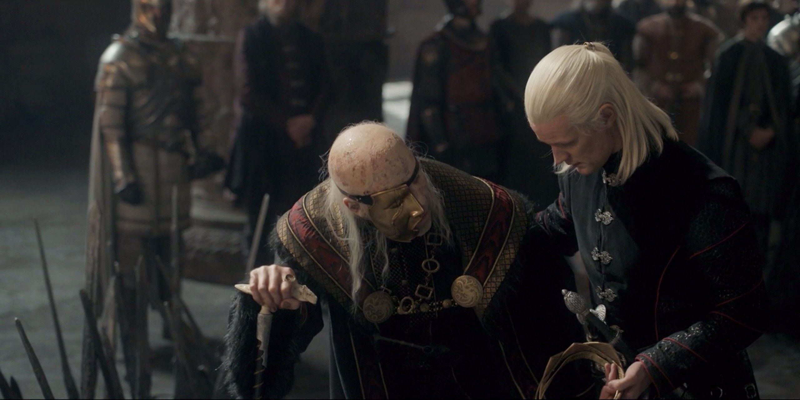 Daemon membantu Visery naik ke Iron Throne di House of the Dragon