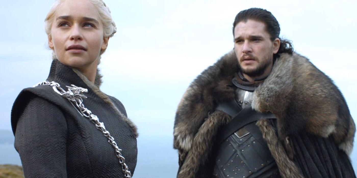 Daenerys com Jon Snow em Pedra do Dragão na 7ª temporada de Game of Thrones.