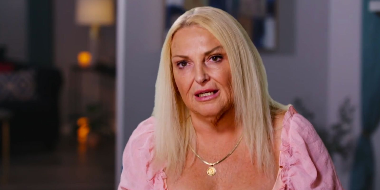 Angela Deem de 90 Day Fiancé: Happily Ever After temporada 7 falando para a câmera