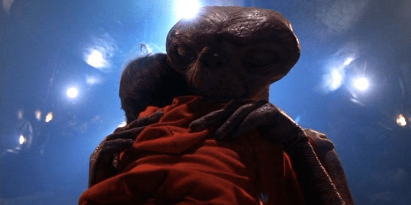 ET hugs Elliott goodbye in ET