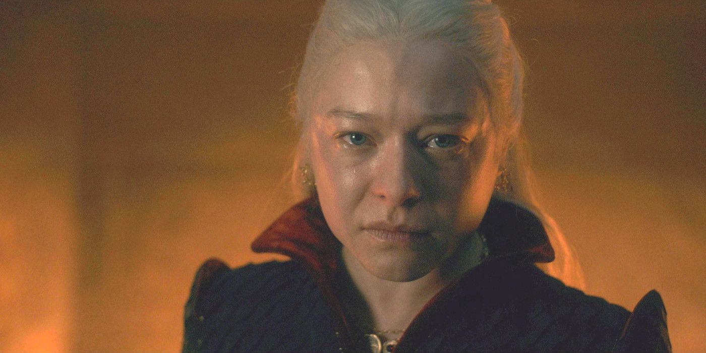 Emma D'Arcy dans le rôle de Rhaenyra dans House of the Dragon saison 1 les larmes aux yeux et lançant un regard menaçant à la caméra