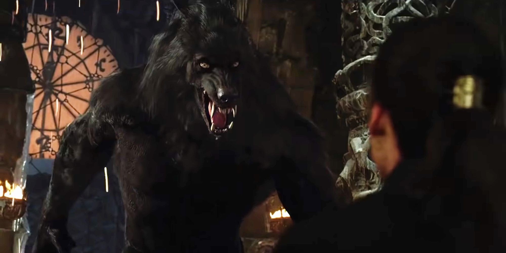 Gabriel Van Helsing confronting Dracula in his werewolf form in Van Helsing (2004)