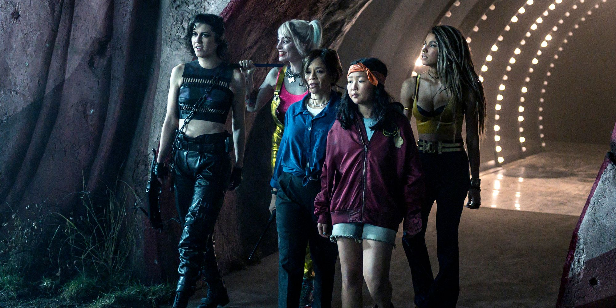 Harley Quinn, Huntress, Black Canary, and Renee Montoya walking with Cassandra Cain in Harley Quinn Birds Of Prey (2022)