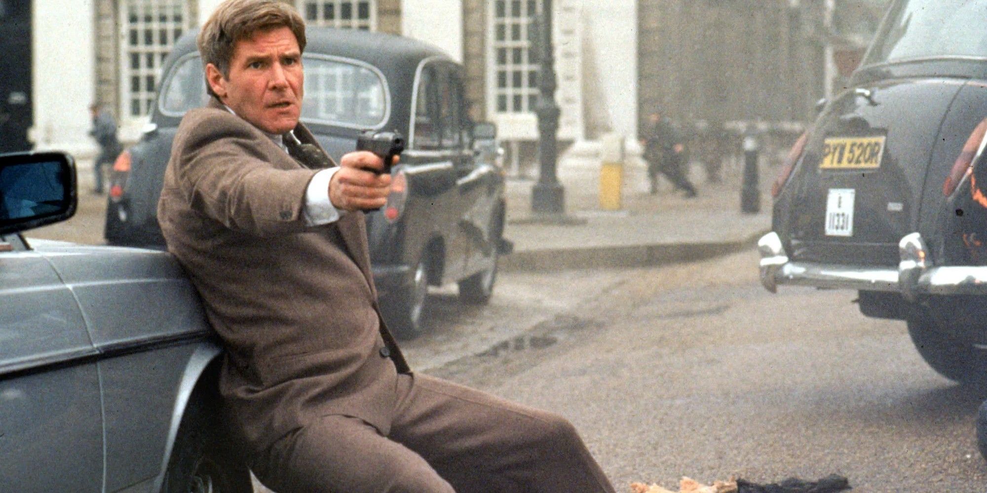 Harrison Ford holding a gun in Patriot Games