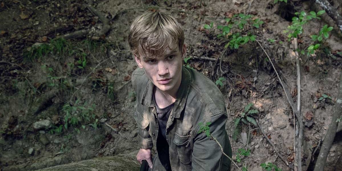 Henry standing in a ditch in The Walking Dead 