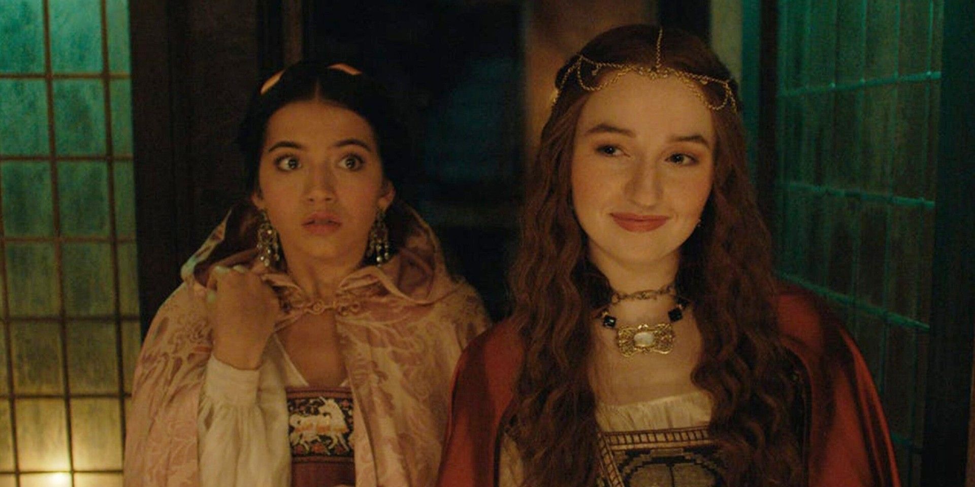 Isabela Merced and Kaitlyn Dever in Rosaline