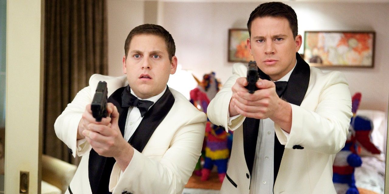 Jonah Hill and Channing Tatum in tuxes with guns in 21 Jump Street