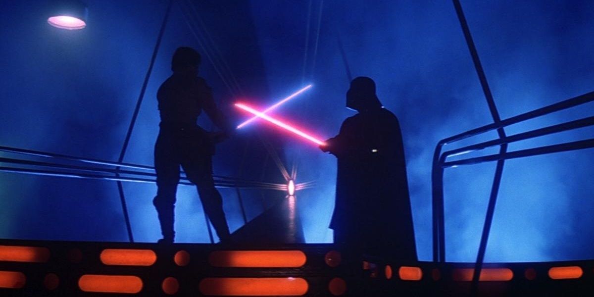 Luke luta contra Darth Vader em O Império Contra-Ataca