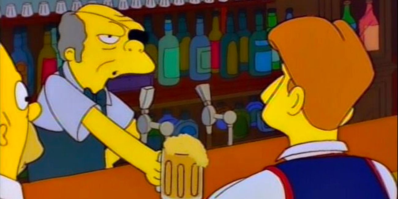Moe serve uma cerveja a Hugh em Os Simpsons