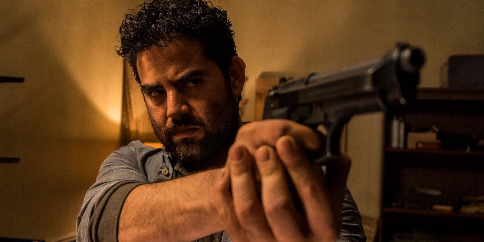 Morales points a gun in The Walking Dead 