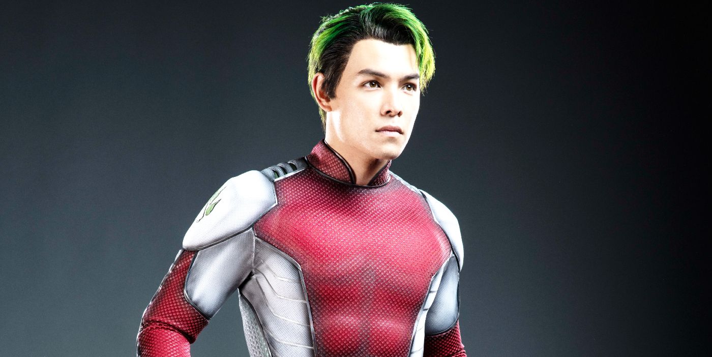 Ryan Potter como Gar Logan