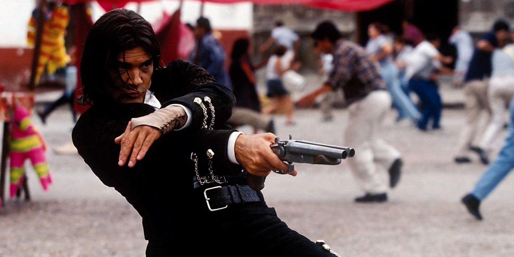 Antonio Bandera aiming a gun in Once Upon A Time in Mexico.