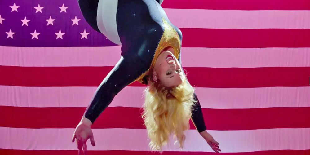 Rebel Wilson hands upside down in Pitch Perfect 2