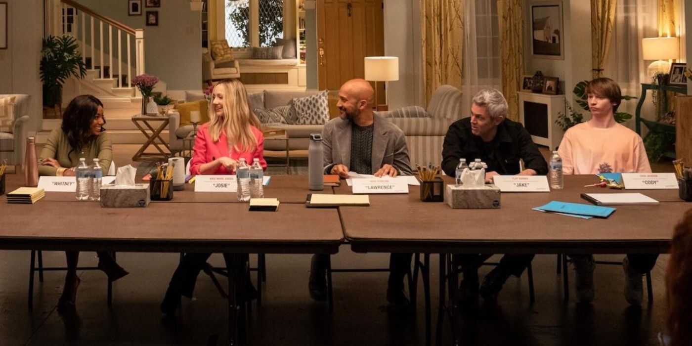 Timberly, Bree, Reed, Clay e Zack sentados em uma mesa com scripts no Reboot