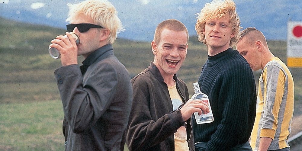 Renton drinks with his friends in Trainspotting