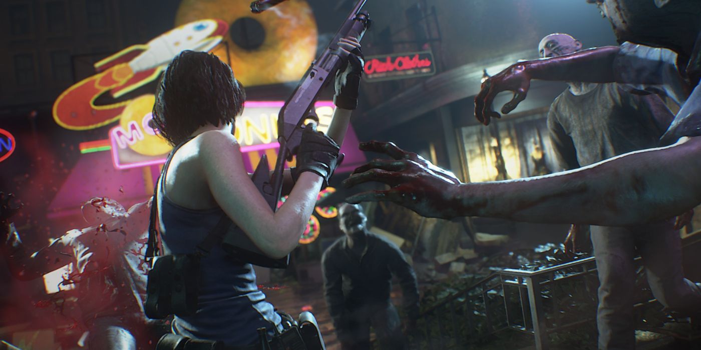 Jill Valentine mengisi ulang senapannya sambil dikelilingi oleh zombie di Raccoon City.