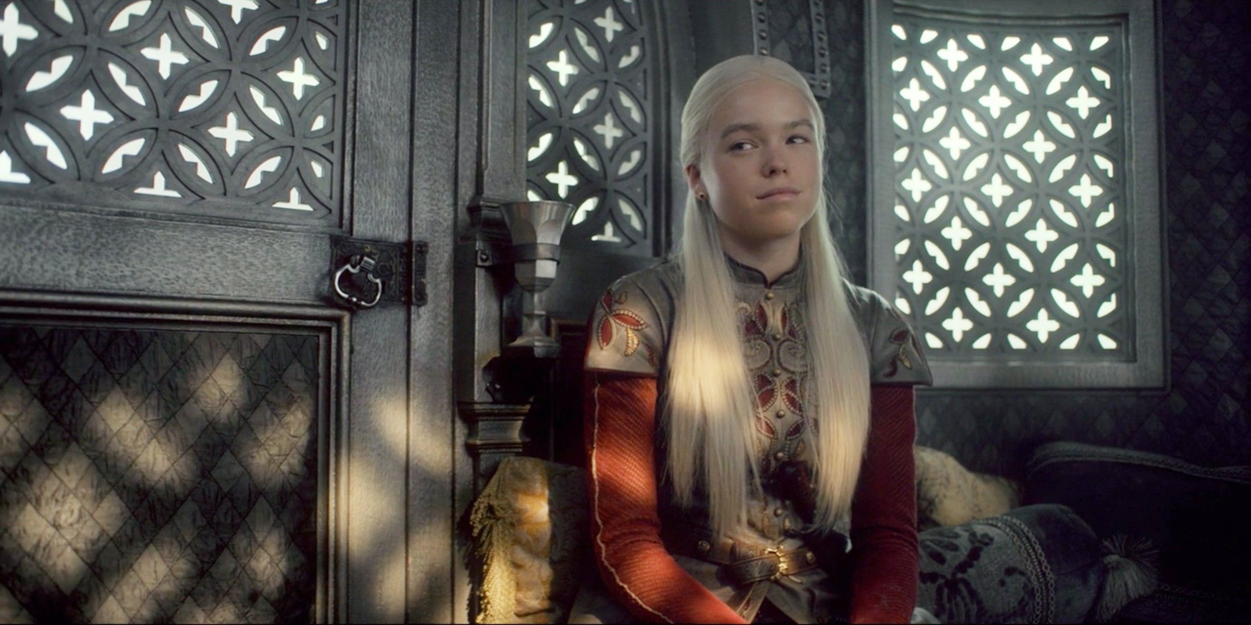 Rhaenyra looking at Viserys and Alicent with frustration on House of the Dragon
