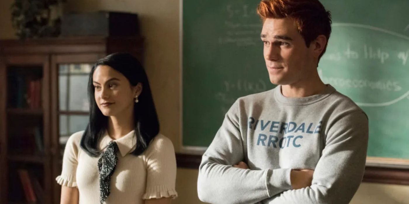 Veronica e Archie juntos em uma sala de aula em Riverdale