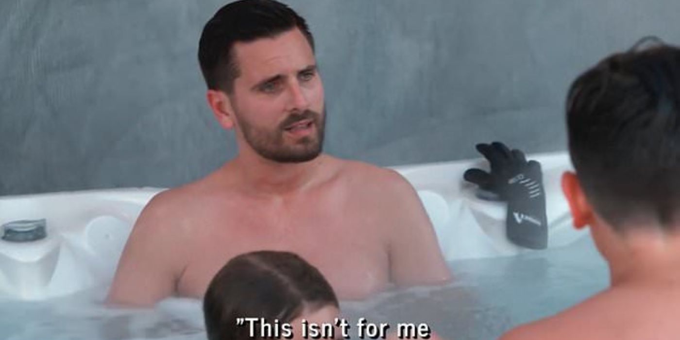 Scott em uma banheira de hidromassagem conversando com Kourtney em KUWTK