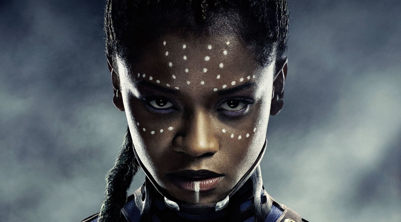 Letitia Wright sebagai Shuri dalam materi promosi Black Panther