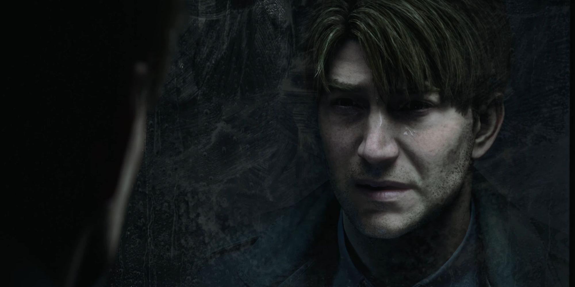 James Sunderland de Silent Hill 2 Remake olhando para seu reflexo