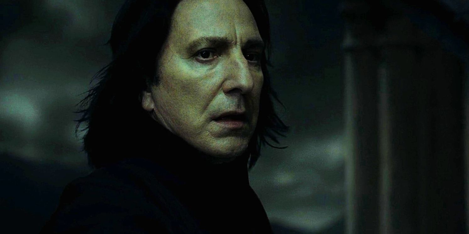 Snape parecendo desanimado em Harry Potter. 