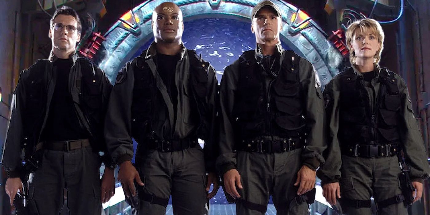 Stargate SG-1 team in front of Stargate
