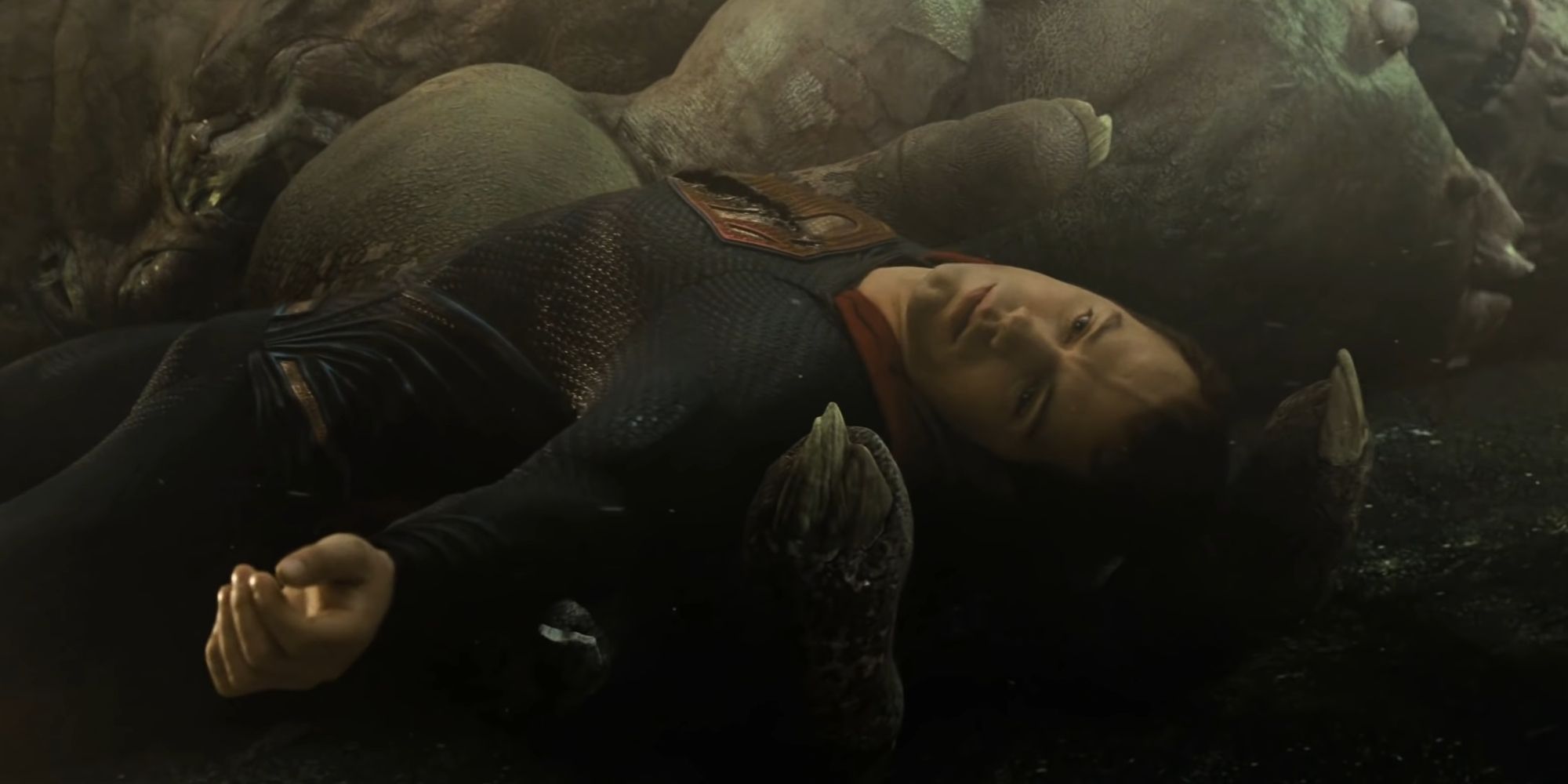Superman morto na palma da mão do Juízo Final em Batman V Superman Dawn Of Justice (2016)