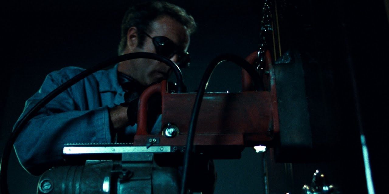 Caan&rsquo;s character conducts a heist in The Thief (1981) working on a safe/jewel stealing