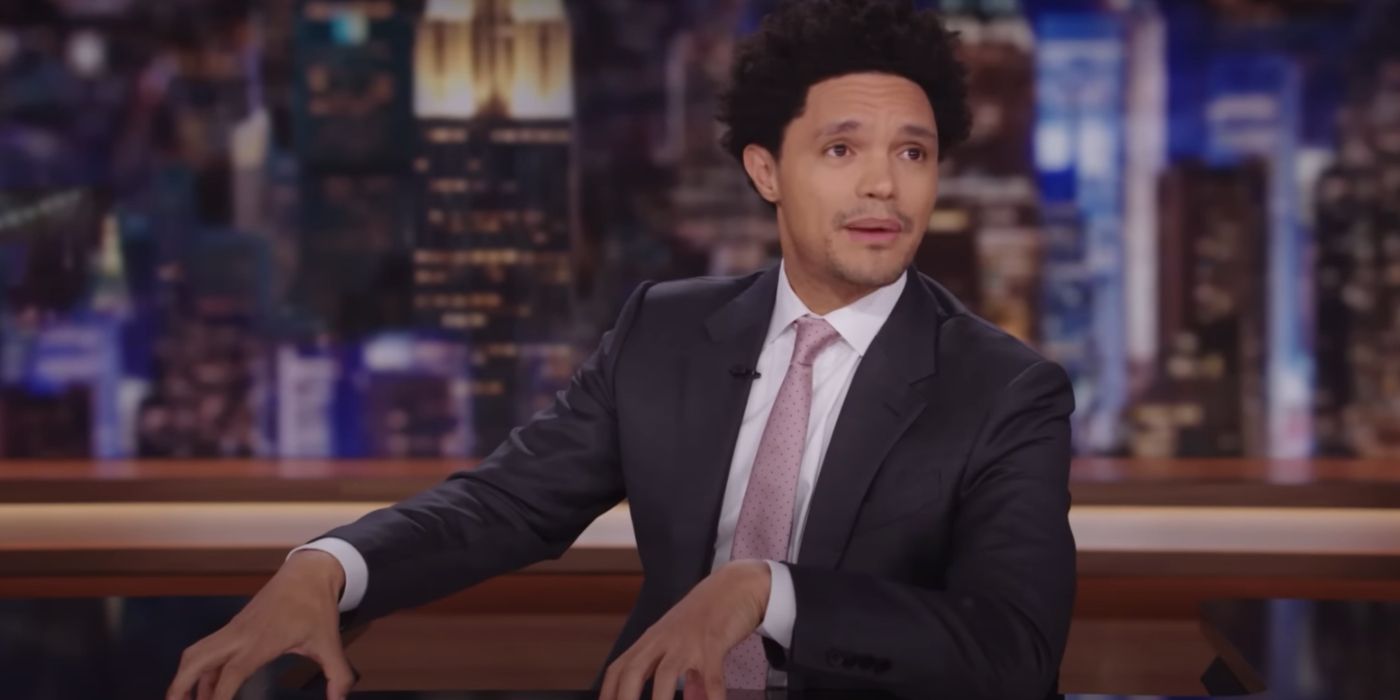 Imagen que muestra a Trevor Noah presentando The Daily Show.