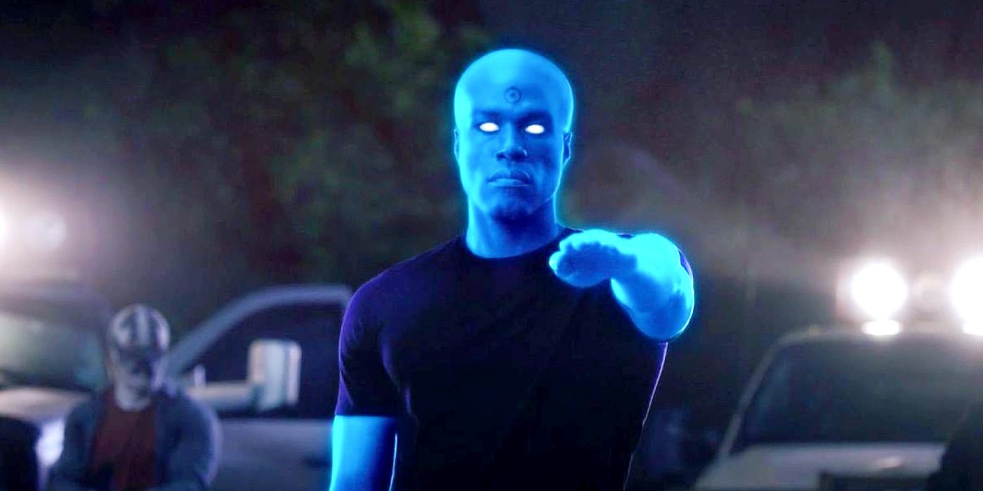 yahya abdul-mateen ii as Dr Manhattan sketching out his arm in Watchmen