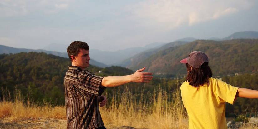 Calum and Sophie doing Tai-chi together in Aftersun