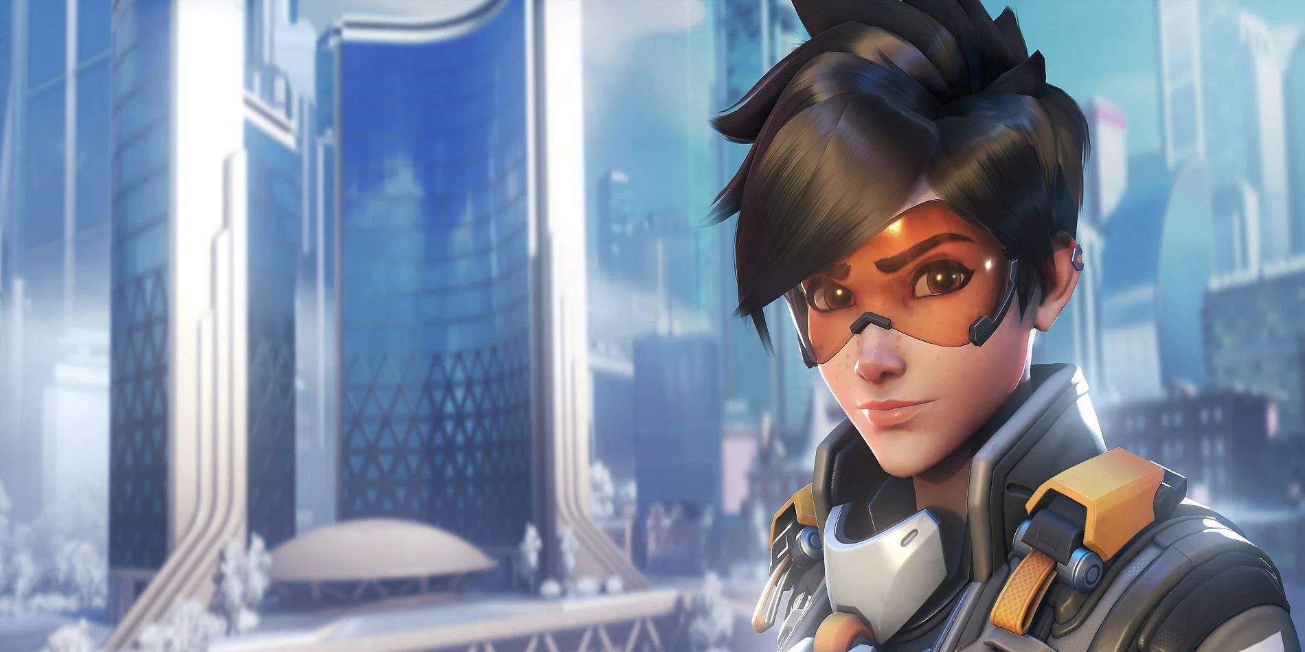 Overwatch 2 Tracer Character Select Screenshot Next to Overview of New Map