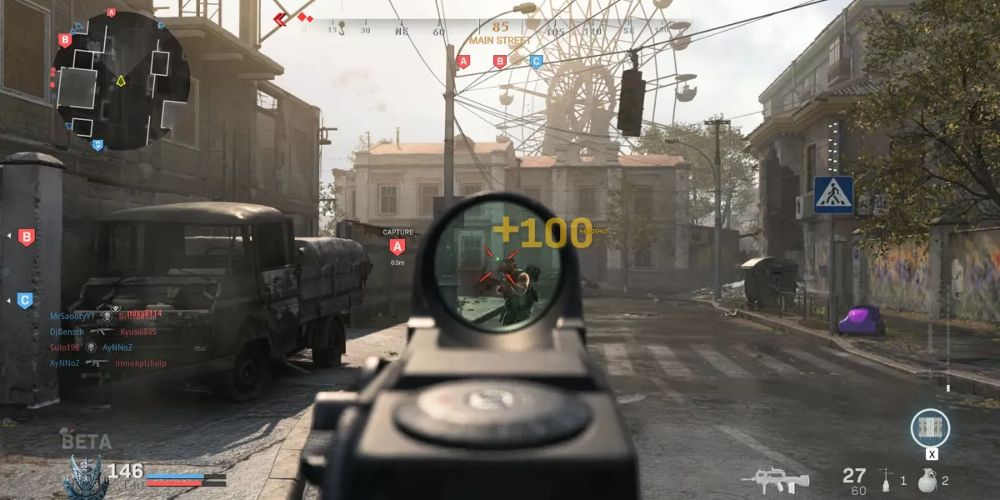 Um Call of Duty mira enquanto recarrega uma arma